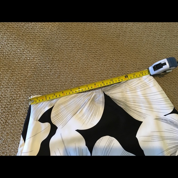 EUC WHBM Black & White Floral Silk Skirt - Size 4 - Picture 4 of 5